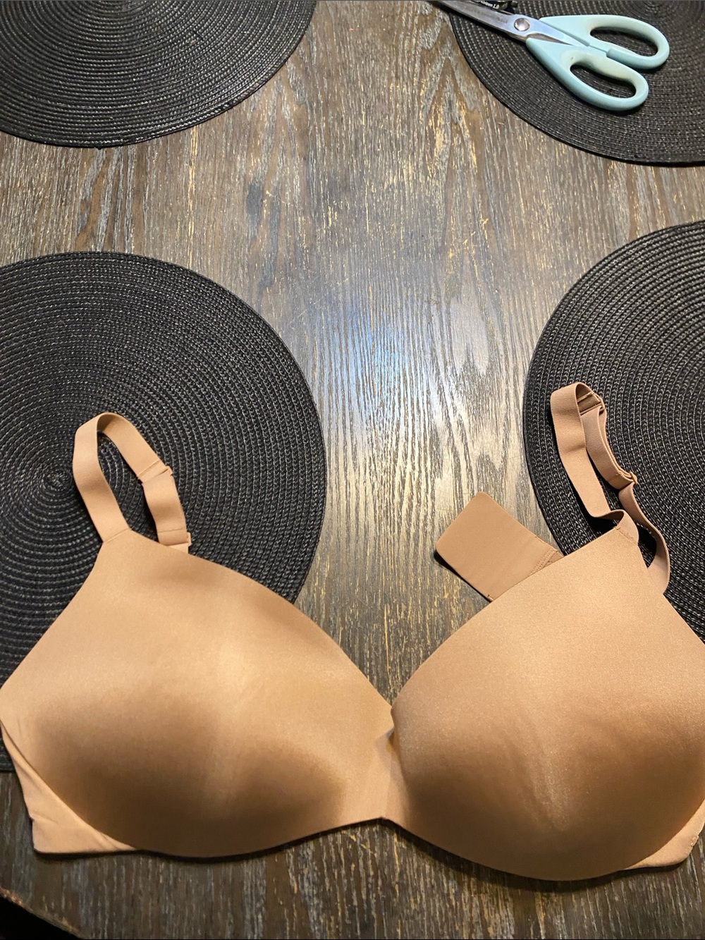 SKIMS wireless form push up 38DDD Bra sienna NWT creases